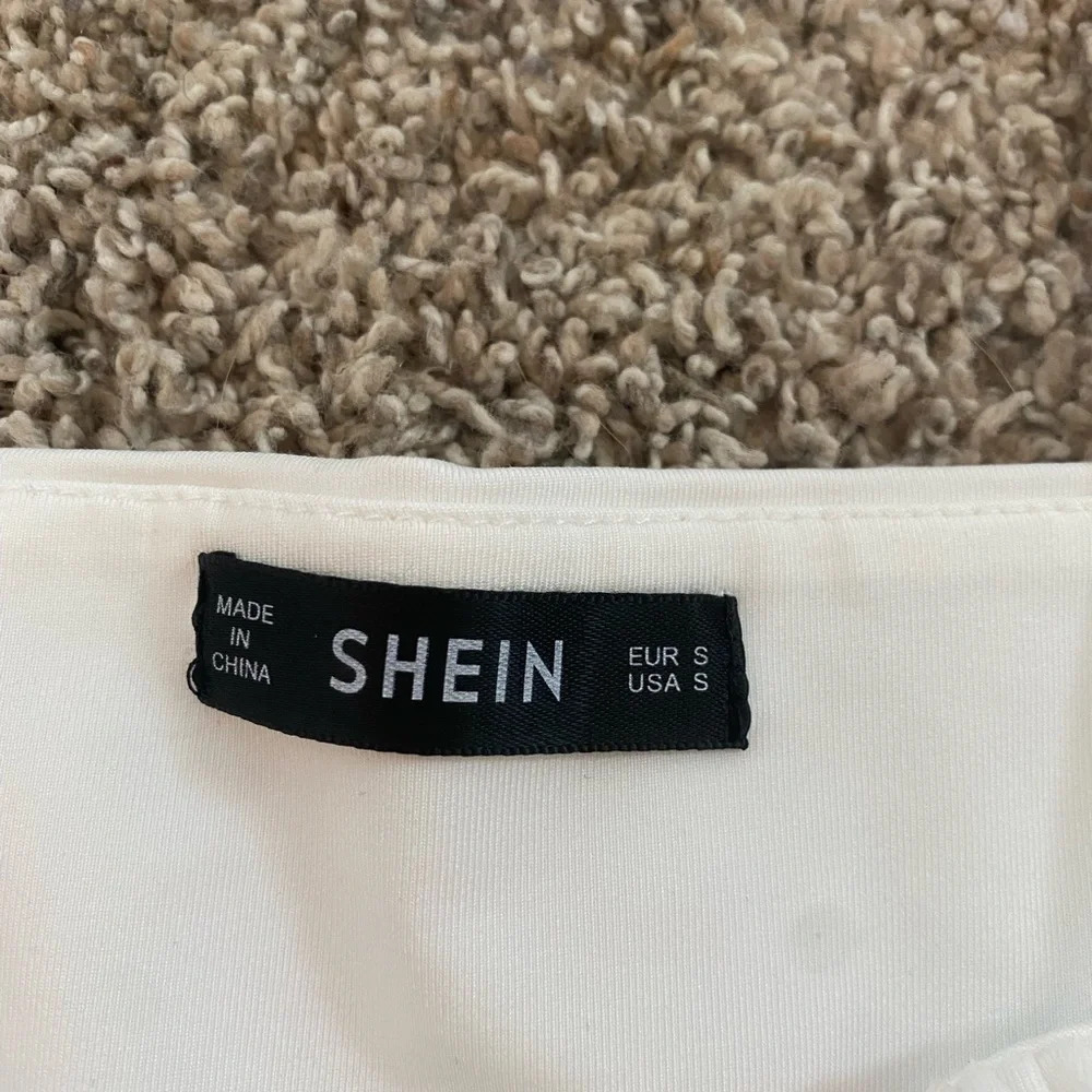White crop top - Picture 2 of 3